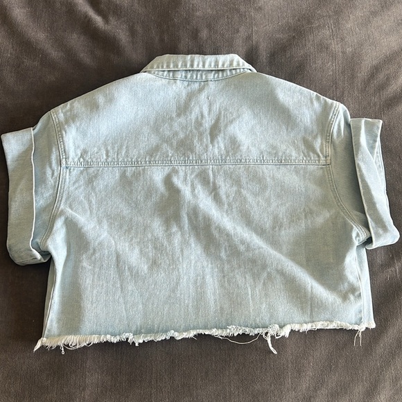 BNWT Oversize denim vest with bottom fringe, rolled sleeve. - Picture 6 of 6